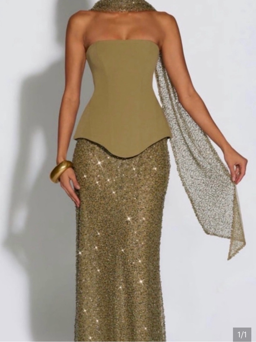 3 piece set

Skirt (M)
Corset (L)
Scarf (Regular)